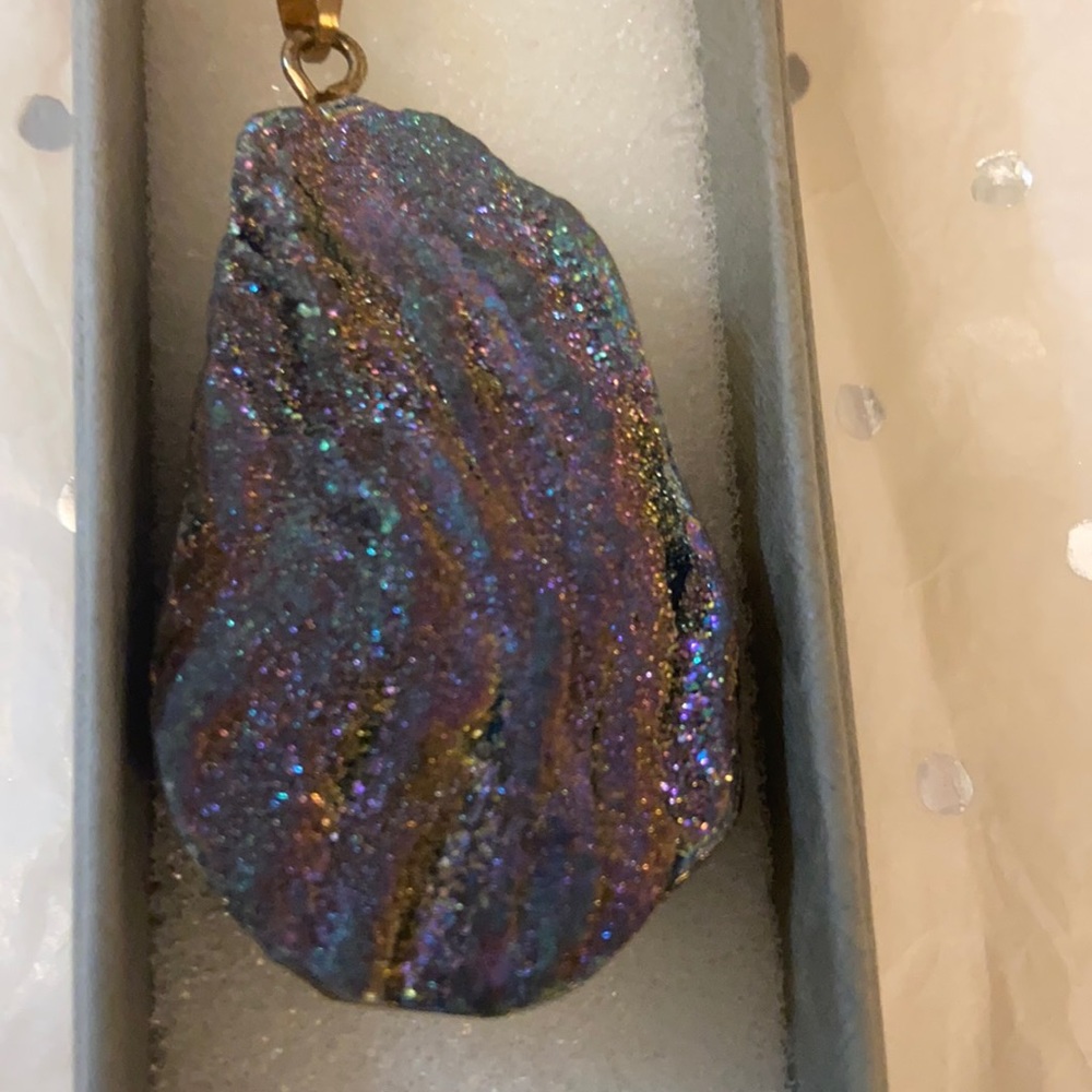 Natural stone necklace with a gift box